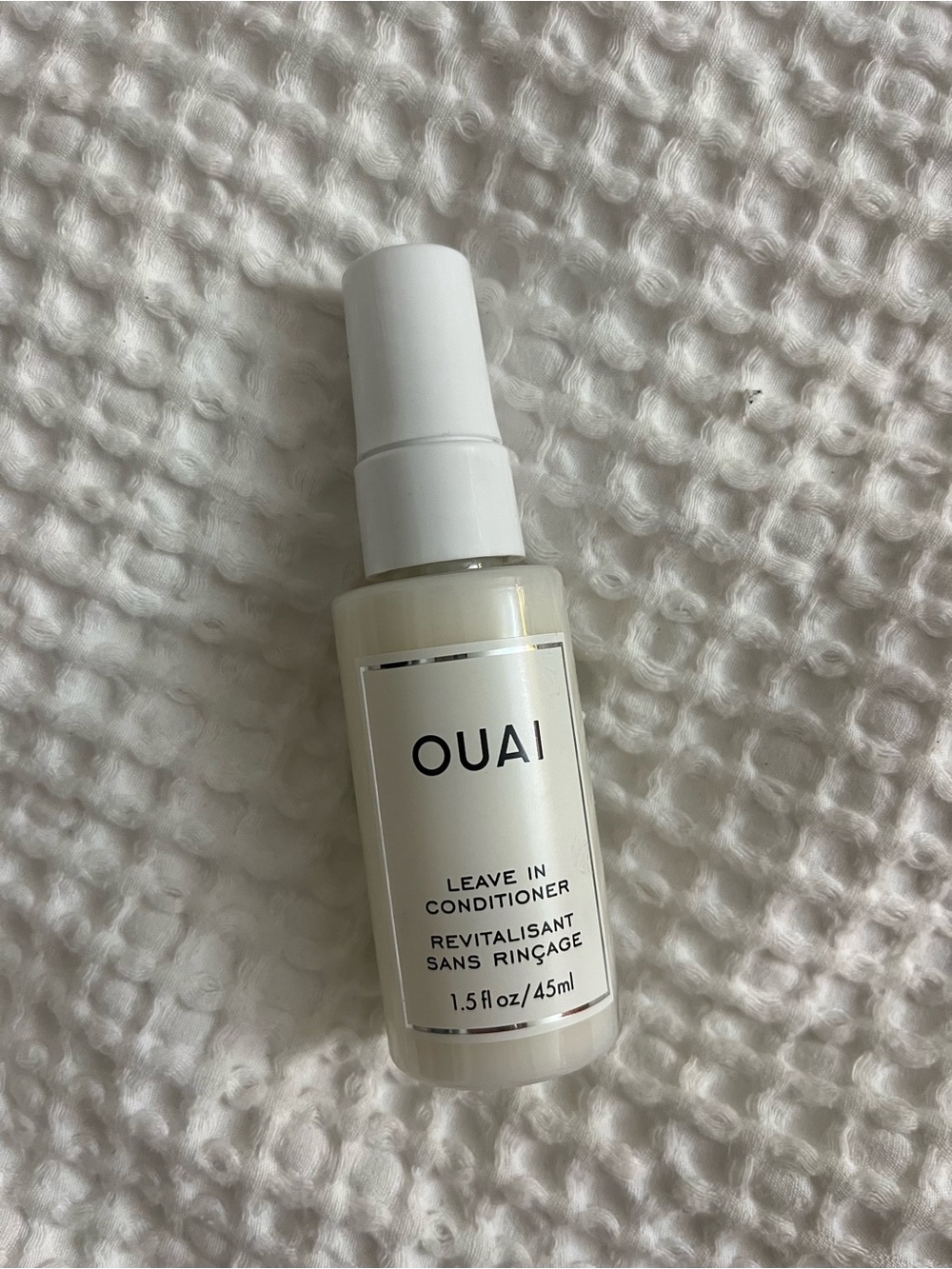 OUAI Leave-In Conditioner — Cream & White Spray Bottle